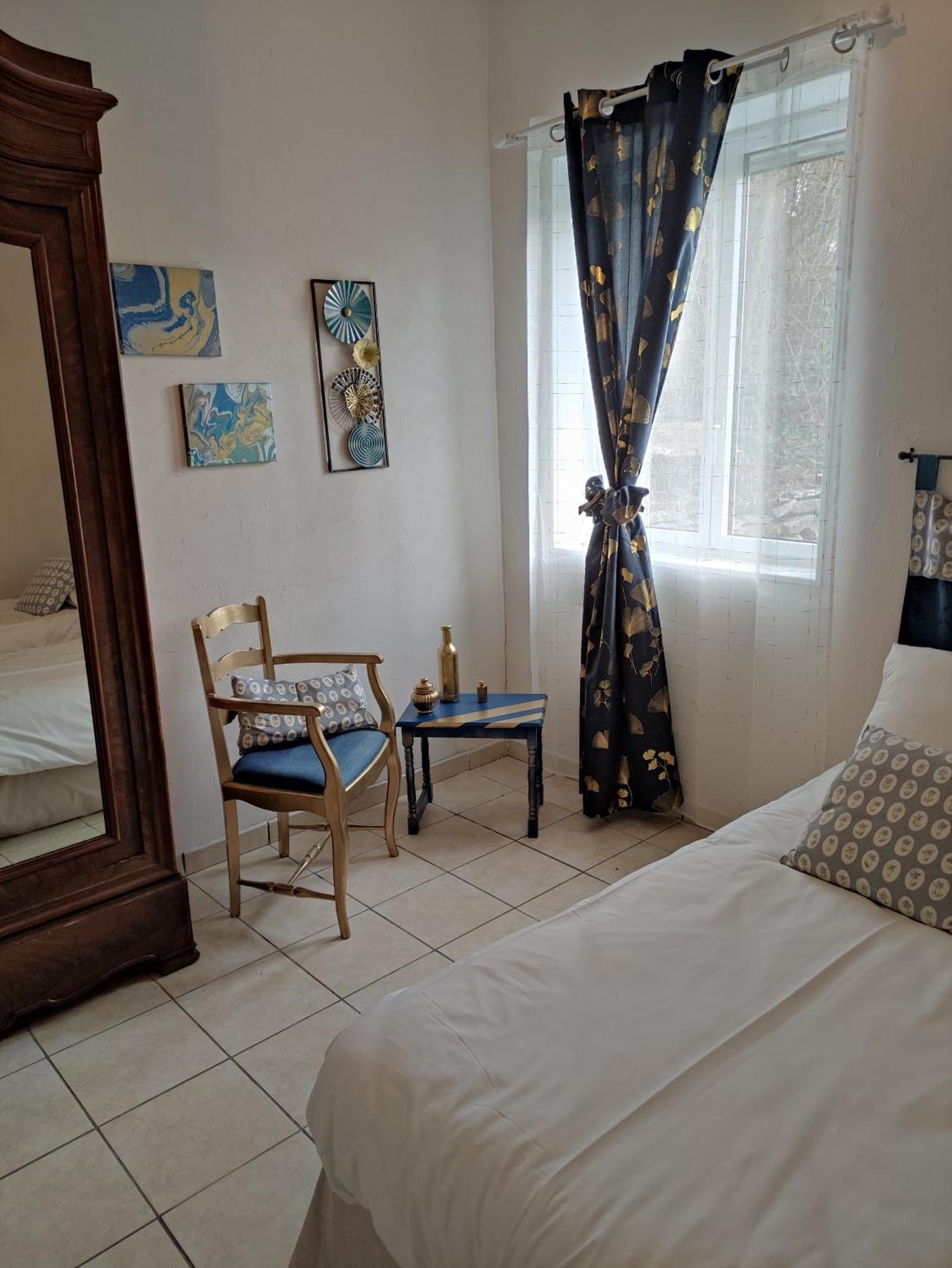 Bleu Bonheur Bed & Breakfast Dennevy Bilik gambar